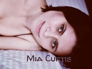 Mia_Curtis