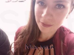 Mia_milk