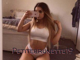 Petitebrunette19